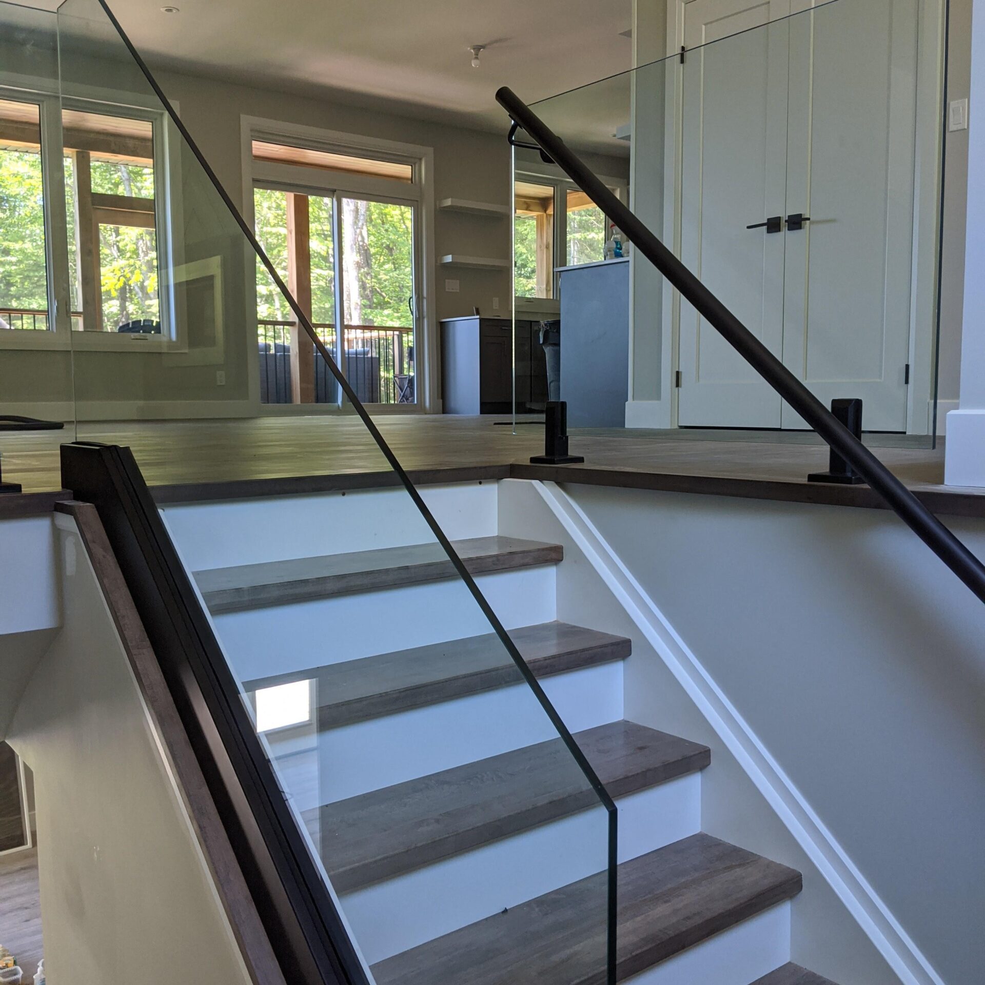 Mainhood railing